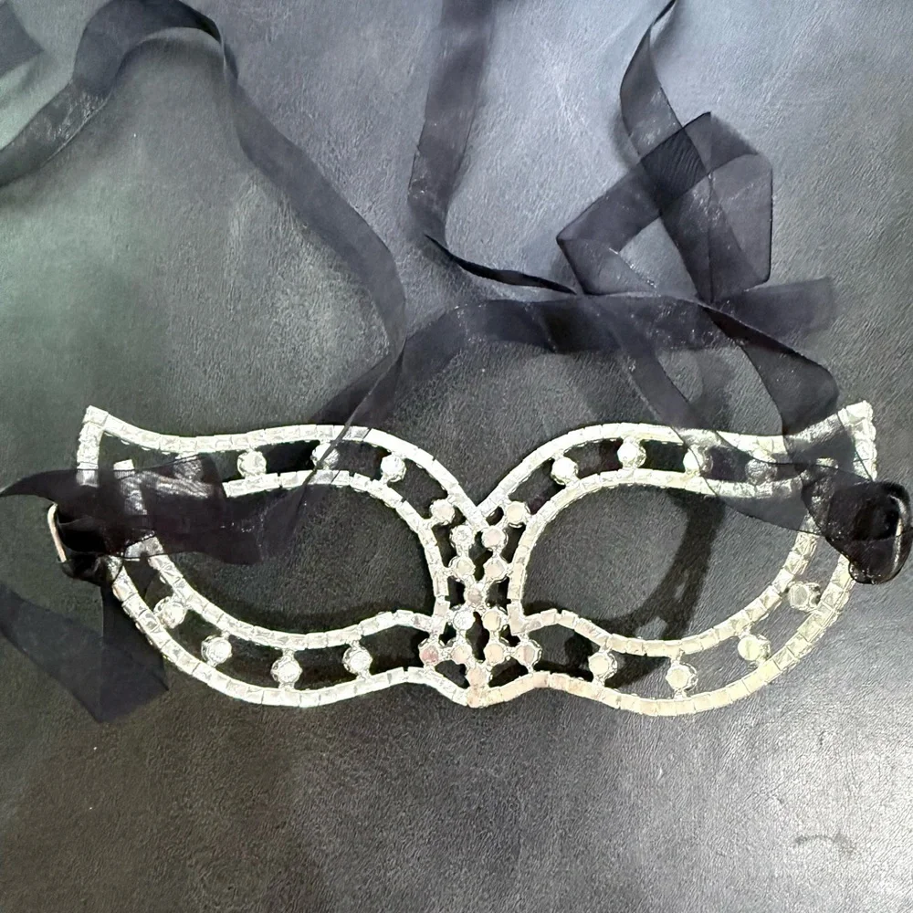 Elegant Crystal Masquerade Mask